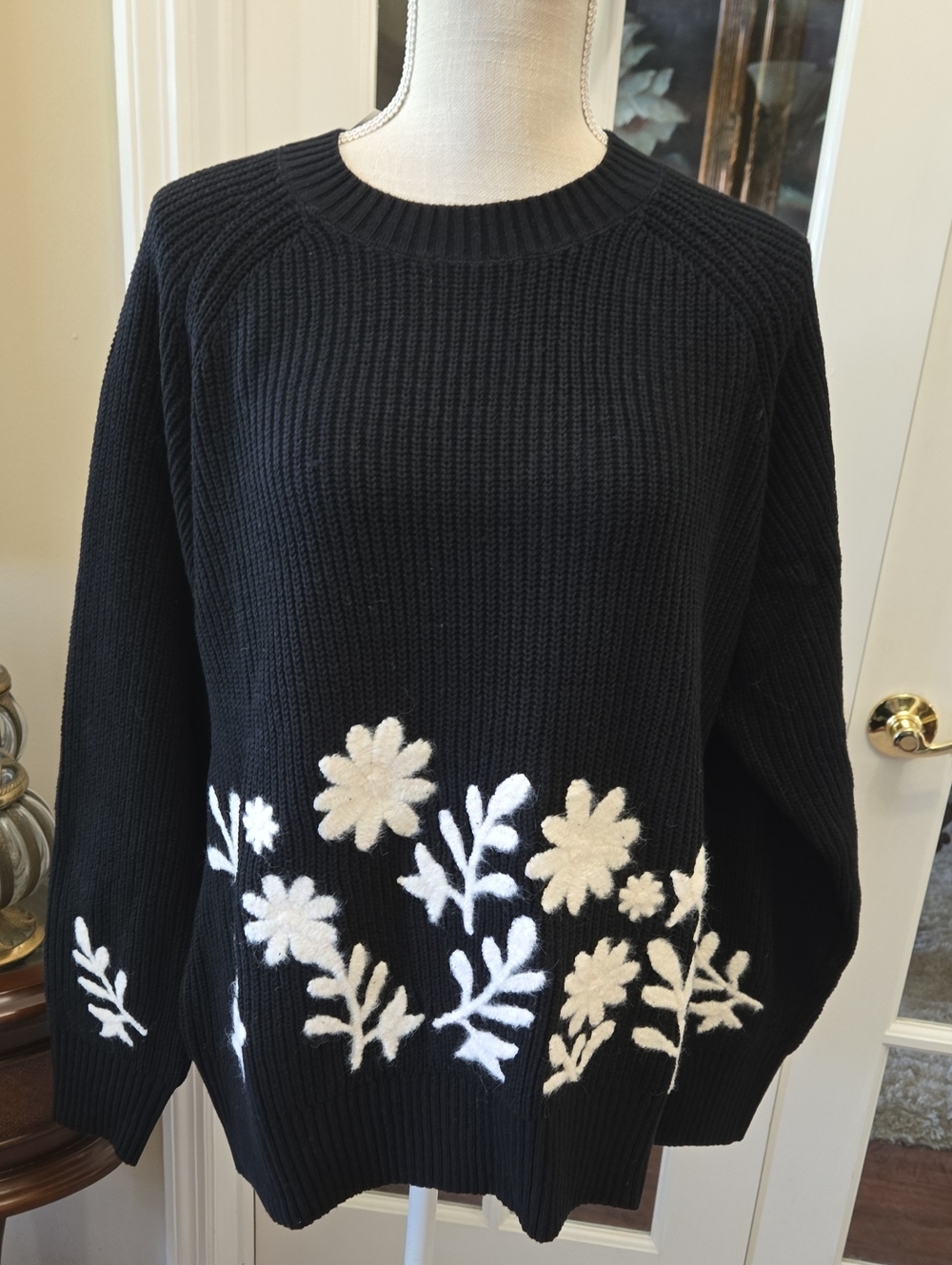 Style & Co. Black Crewneck Sweater White Floral Embroidery Size 2X NEW MSRP $79.